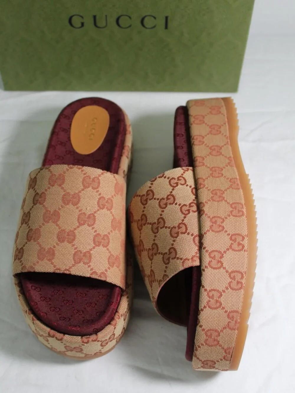 NWB Gucci GG Red Angelina Supreme Platform Sandals Slides Mules 40 843439